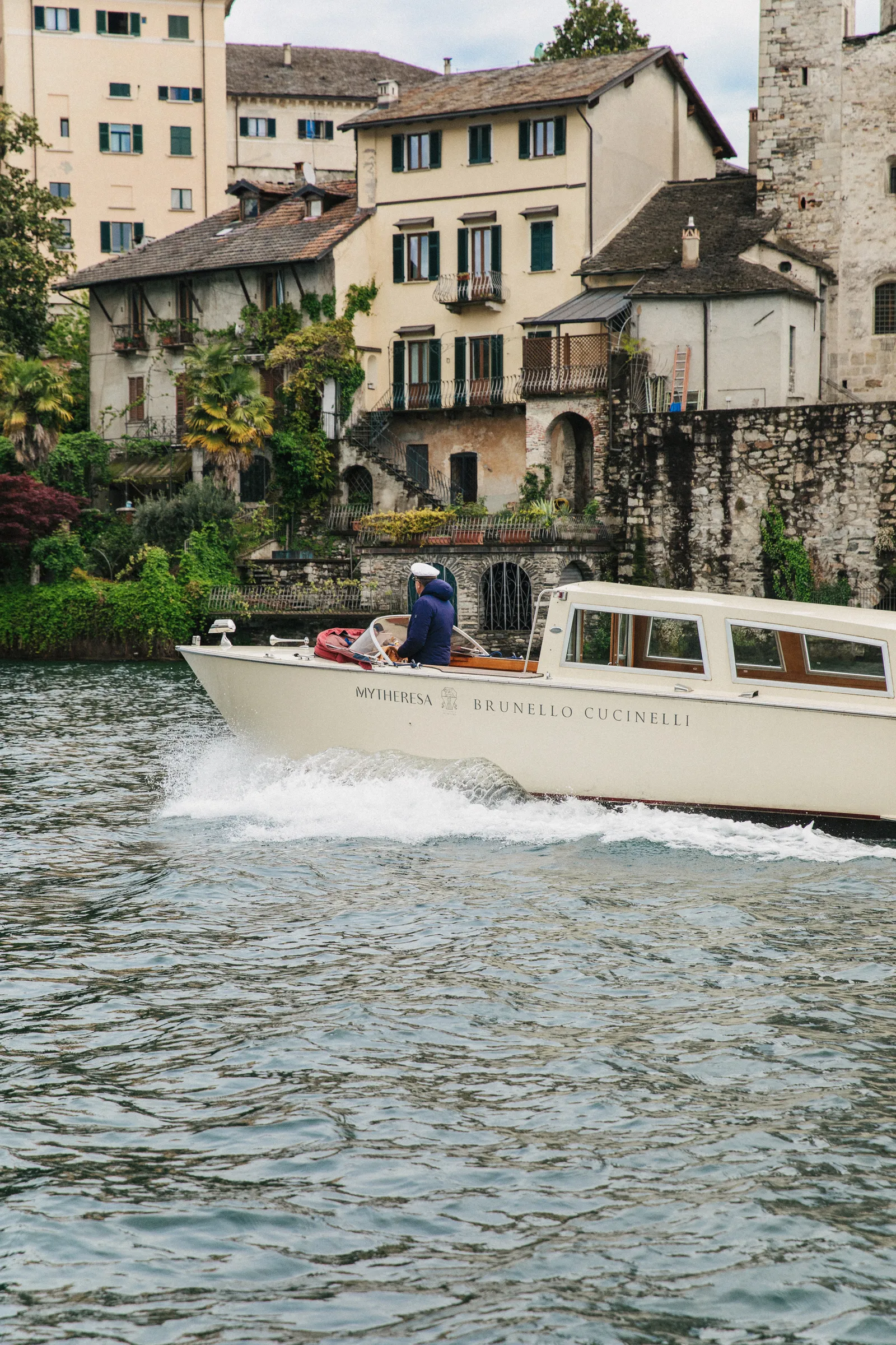 Trasferimento in barca privata sul Lago d'Orta per eventi di lusso a Palazzo Gemelli